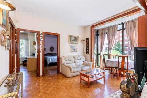 Apartamento de 3 dormitorios en venta en Gràcia, Barcelona, Cataluña, Spain № 2787 - foto 3