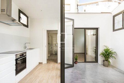 Apartamento de 2 dormitorios en venta en Barcelona, Cataluña, Spain № 8783 - foto 3