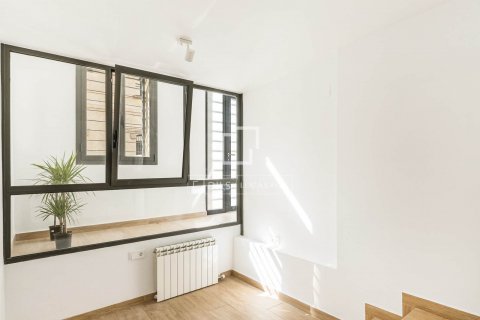Apartamento de 2 dormitorios en venta en Barcelona, Cataluña, Spain № 8783 - foto 26