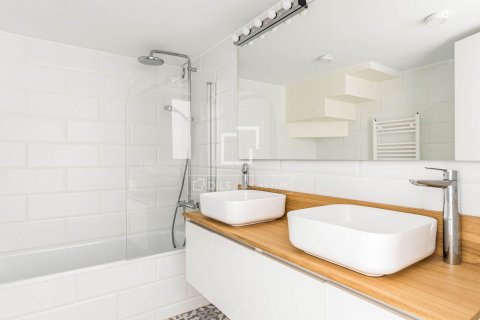 Apartamento de 2 dormitorios en venta en Barcelona, Cataluña, Spain № 8783 - foto 19