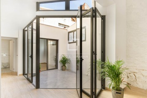 Apartamento de 2 dormitorios en venta en Barcelona, Cataluña, Spain № 8783 - foto 2