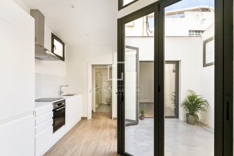 Apartamento de 2 dormitorios en venta en Barcelona, Cataluña, Spain № 8783 - foto 17