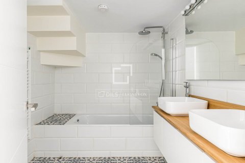 Apartamento de 2 dormitorios en venta en Barcelona, Cataluña, Spain № 8783 - foto 18