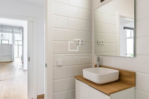 Apartamento de 2 dormitorios en venta en Barcelona, Cataluña, Spain № 8783 - foto 24