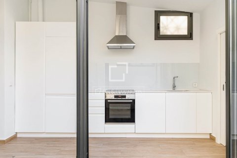 Apartamento de 2 dormitorios en venta en Barcelona, Cataluña, Spain № 8783 - foto 5