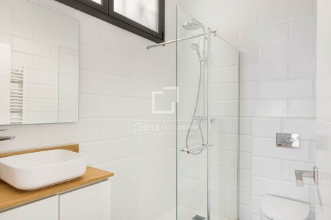 Apartamento de 2 dormitorios en venta en Barcelona, Cataluña, Spain № 8783 - foto 21
