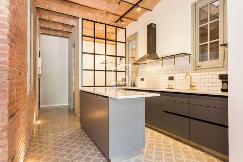 Apartamento de 2 dormitorios en venta en Barcelona, Cataluña, Spain № 8780 - foto 2