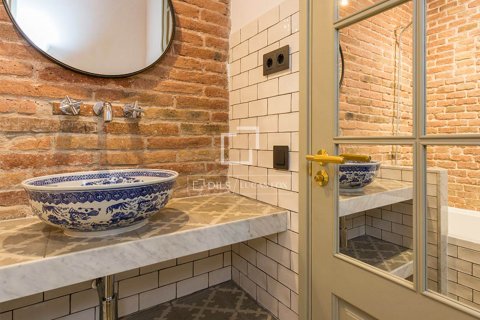 Apartamento de 2 dormitorios en venta en Barcelona, Cataluña, Spain № 8780 - foto 12