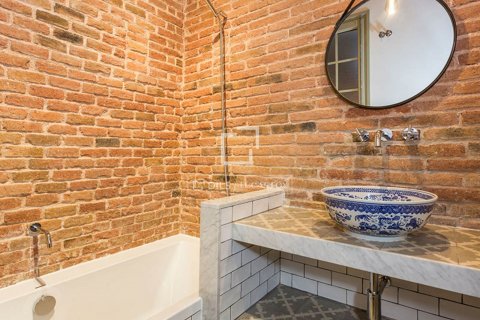 Apartamento de 2 dormitorios en venta en Barcelona, Cataluña, Spain № 8780 - foto 10