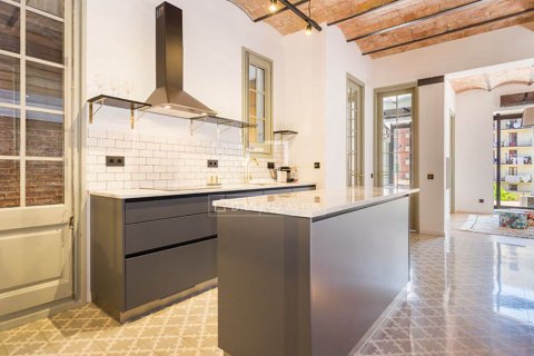 Apartamento de 2 dormitorios en venta en Barcelona, Cataluña, Spain № 8780 - foto 4