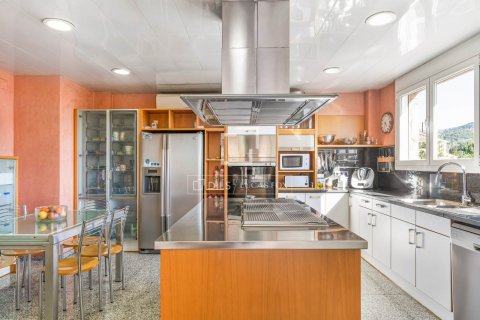 Villa de 6 dormitorios en venta en Sant Just Desvern, Barcelona, Cataluña, Spain № 8573 - foto 14