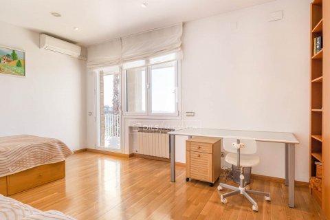 Villa de 6 dormitorios en venta en Sant Just Desvern, Barcelona, Cataluña, Spain № 8573 - foto 26