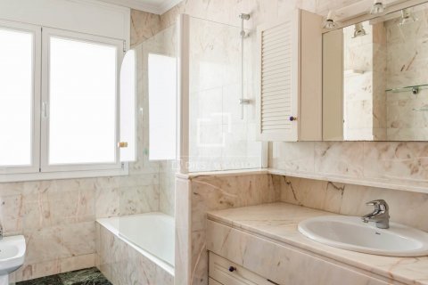 Villa de 6 dormitorios en venta en Sant Just Desvern, Barcelona, Cataluña, Spain № 8573 - foto 30