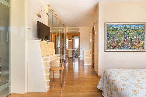 Villa de 6 dormitorios en venta en Sant Just Desvern, Barcelona, Cataluña, Spain № 8573 - foto 20