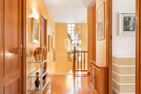 Villa de 6 dormitorios en venta en Sant Just Desvern, Barcelona, Cataluña, Spain № 8573 - foto 17