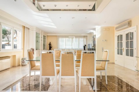 Villa de 6 dormitorios en venta en Sant Just Desvern, Barcelona, Cataluña, Spain № 8573 - foto 10