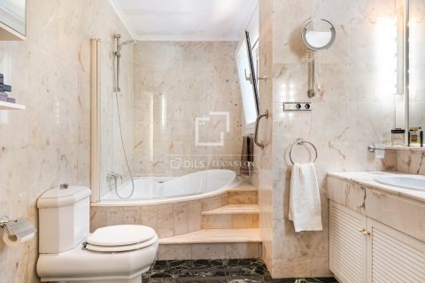 Villa de 6 dormitorios en venta en Sant Just Desvern, Barcelona, Cataluña, Spain № 8573 - foto 27