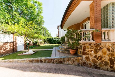Villa de 4 dormitorios en venta en Viladecans, Barcelona, Cataluña, Spain № 8576