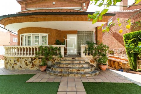 Купить виллу в Виладеканс, Испания с 4 спальни, 348м², № 8576 - фото 2