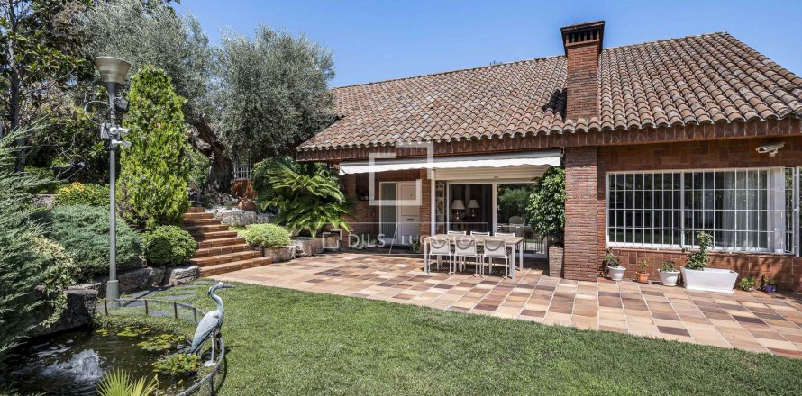Villa de 4 dormitorios en venta en Bellaterra, Barcelona, Cataluña, Spain № 8574