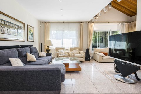 Villa de 4 dormitorios en venta en Bellaterra, Barcelona, Cataluña, Spain № 8574 - foto 11