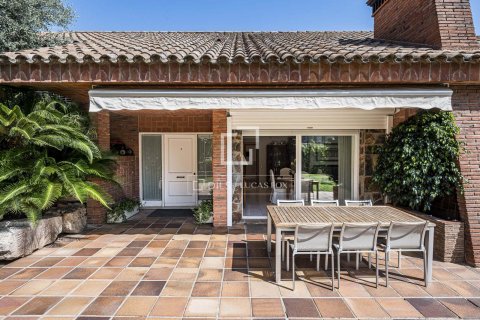 Villa de 4 dormitorios en venta en Bellaterra, Barcelona, Cataluña, Spain № 8574 - foto 2