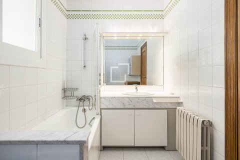 Villa de 4 dormitorios en venta en Bellaterra, Barcelona, Cataluña, Spain № 8574 - foto 28