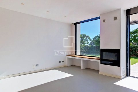 Villa de 5 dormitorios en venta en Vilanova i la Geltrú, Barcelona, Cataluña, Spain № 8577 - foto 12