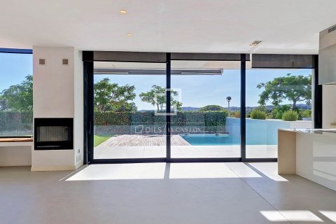 Villa de 5 dormitorios en venta en Vilanova i la Geltrú, Barcelona, Cataluña, Spain № 8577 - foto 10