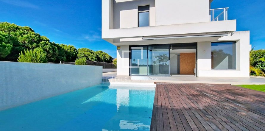 Villa de 5 dormitorios en venta en Vilanova i la Geltrú, Barcelona, Cataluña, Spain № 8577