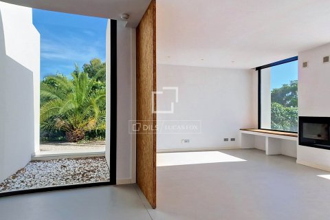 Villa de 5 dormitorios en venta en Vilanova i la Geltrú, Barcelona, Cataluña, Spain № 8577 - foto 9