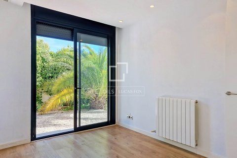 Villa de 5 dormitorios en venta en Vilanova i la Geltrú, Barcelona, Cataluña, Spain № 8577 - foto 23