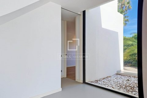 Villa de 5 dormitorios en venta en Vilanova i la Geltrú, Barcelona, Cataluña, Spain № 8577 - foto 21