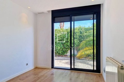Villa de 5 dormitorios en venta en Vilanova i la Geltrú, Barcelona, Cataluña, Spain № 8577 - foto 22