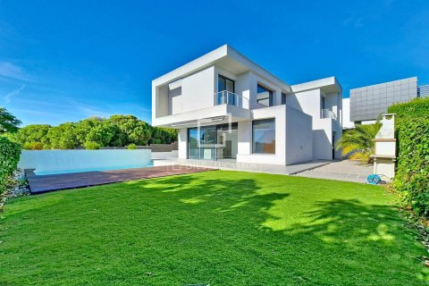 Villa de 5 dormitorios en venta en Vilanova i la Geltrú, Barcelona, Cataluña, Spain № 8577 - foto 2