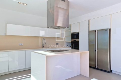 Villa de 5 dormitorios en venta en Vilanova i la Geltrú, Barcelona, Cataluña, Spain № 8577 - foto 17