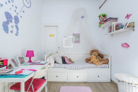 3 bedrooms apartment for sale in Barcelona, Catalonia, Spain № 8578 - photo 4