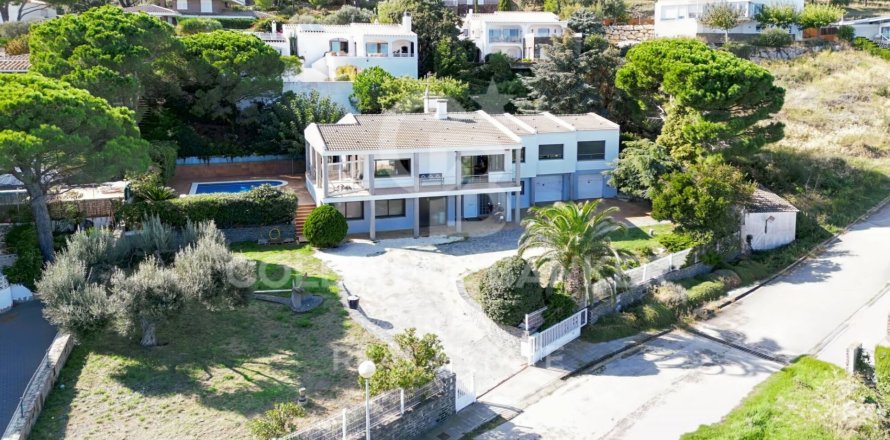Villa de 5 dormitorios en venta en El Port De La Selva, Gerona, Cataluña, Spain № 6024