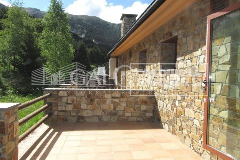 Villa de 4 dormitorios en venta en Principado De Andorra (Ninguna Poblacion Tiene C.P.), Lérida, Cataluña, Spain № 6019 - foto 30