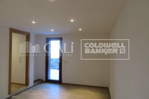Villa de 4 dormitorios en venta en Principado De Andorra (Ninguna Poblacion Tiene C.P.), Lérida, Cataluña, Spain № 6019 - foto 17