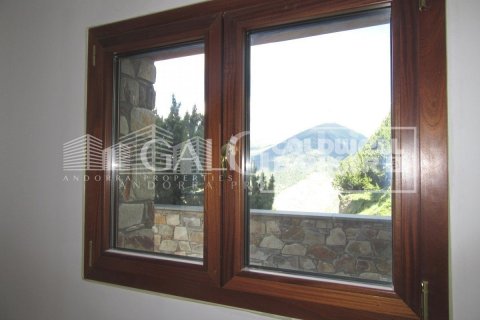 Villa de 4 dormitorios en venta en Principado De Andorra (Ninguna Poblacion Tiene C.P.), Lérida, Cataluña, Spain № 6019 - foto 14