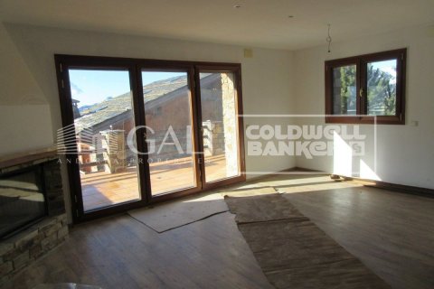 Villa de 4 dormitorios en venta en Principado De Andorra (Ninguna Poblacion Tiene C.P.), Lérida, Cataluña, Spain № 6019 - foto 2