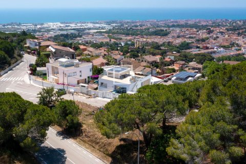 Villa de 4 dormitorios en venta en Vilassar de Dalt, Barcelona, Cataluña, Spain № 3963 - foto 6