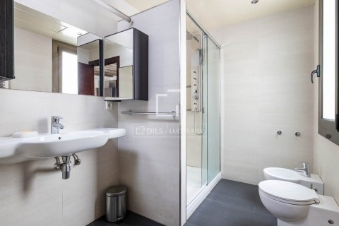 Apartamento de 3 dormitorios en venta en Barcelona, Cataluña, Spain № 3966 - foto 21
