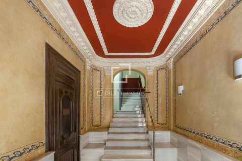 Apartamento de 3 dormitorios en venta en Barcelona, Cataluña, Spain № 3966 - foto 28