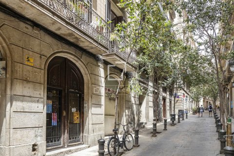 Apartamento de 3 dormitorios en venta en Barcelona, Cataluña, Spain № 3966 - foto 29