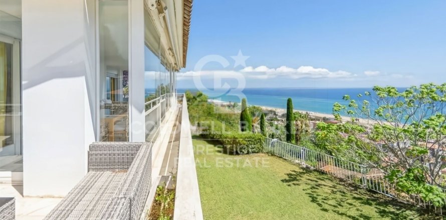 Villa de 6 dormitorios en venta en Castelldefels, Barcelona, Cataluña, Spain № 5317