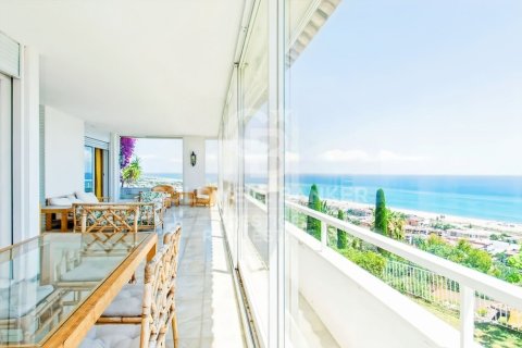 Villa de 6 dormitorios en venta en Castelldefels, Barcelona, Cataluña, Spain № 5317 - foto 2