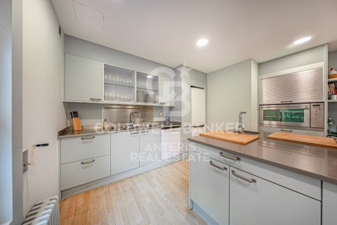 Apartamento de 7 dormitorios en venta en Barcelona, Cataluña, Spain № 5315 - foto 17