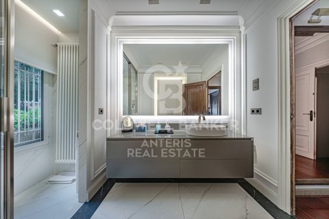 Apartamento de 7 dormitorios en venta en Barcelona, Cataluña, Spain № 5315 - foto 28